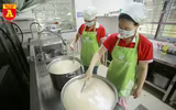 Cận cảnh bữa ăn bán trú của học sinh trong ngày đầu đi học